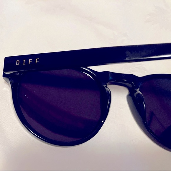 Diff Eyewear Black Sunglasses With Protective Sleeve- New - Picture 3 of 6